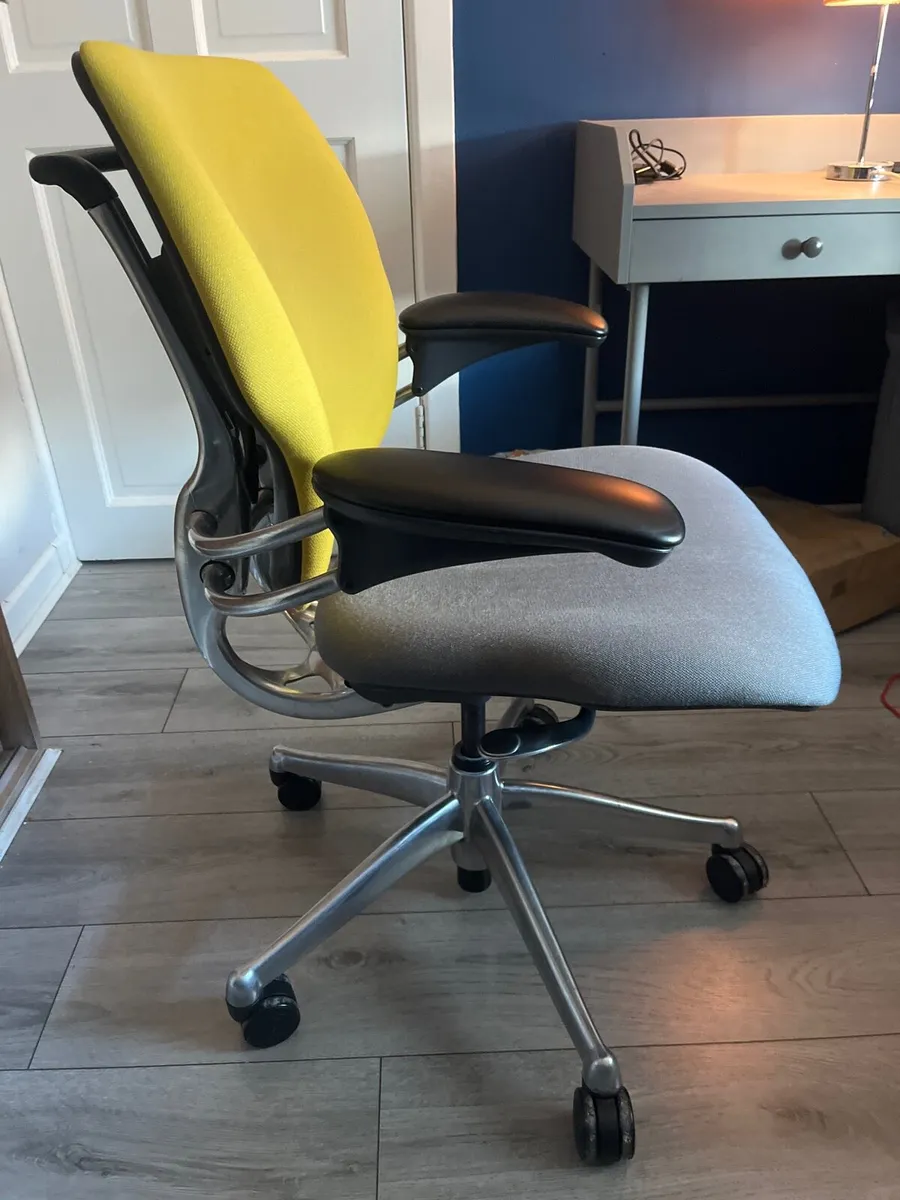 Ergonomic Humanscale Office Chair - Black & Yellow - Image 4