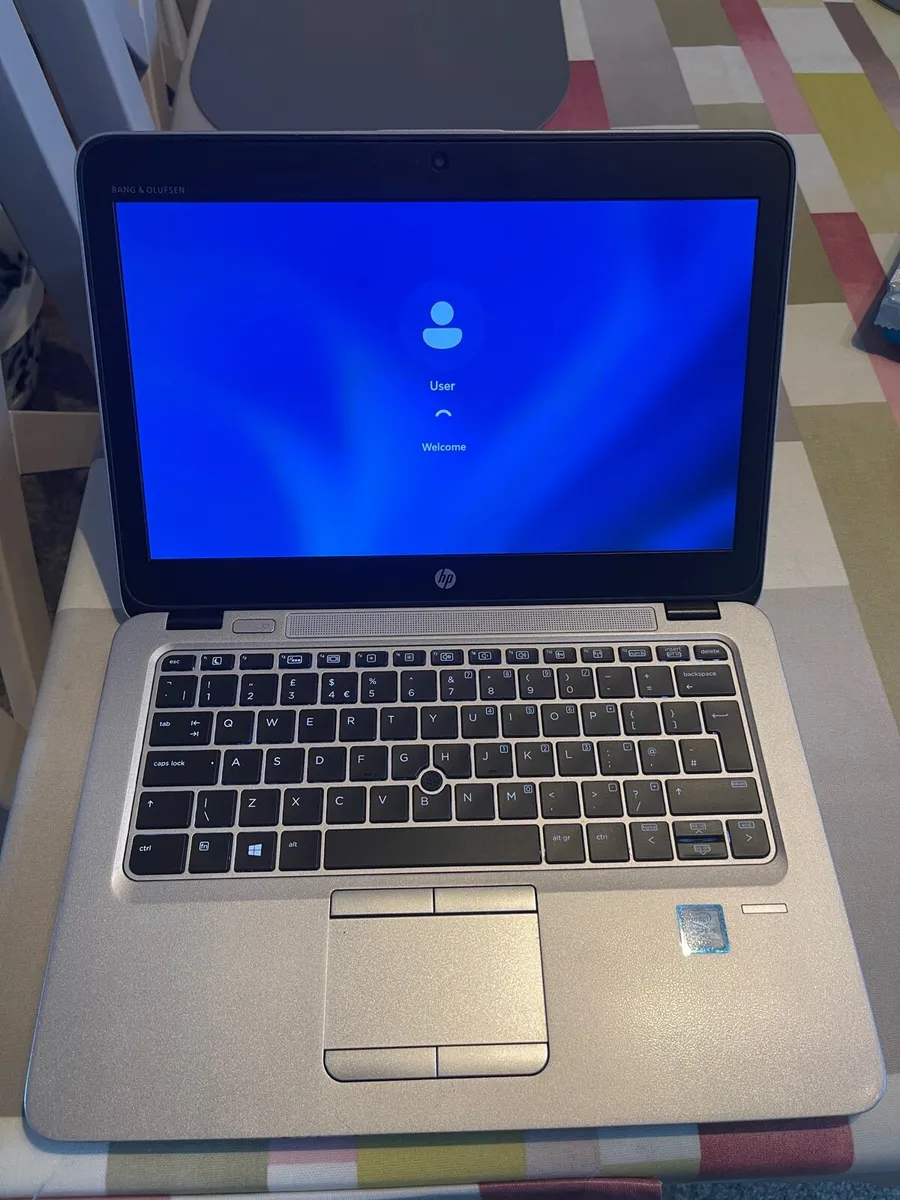 HP EliteBook 820 i5-16GB-256GB SSD - Image 1