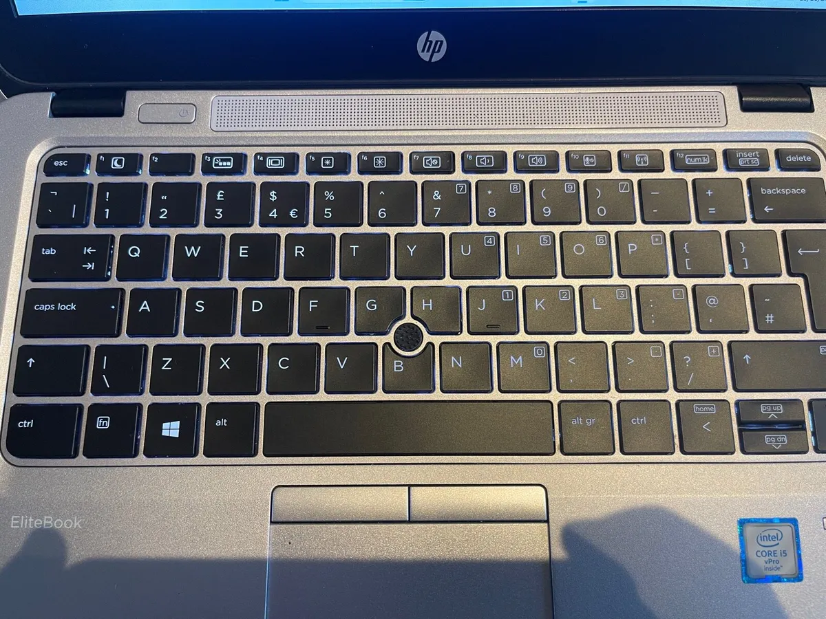 HP EliteBook 820 i5-16GB-256GB SSD - Image 3