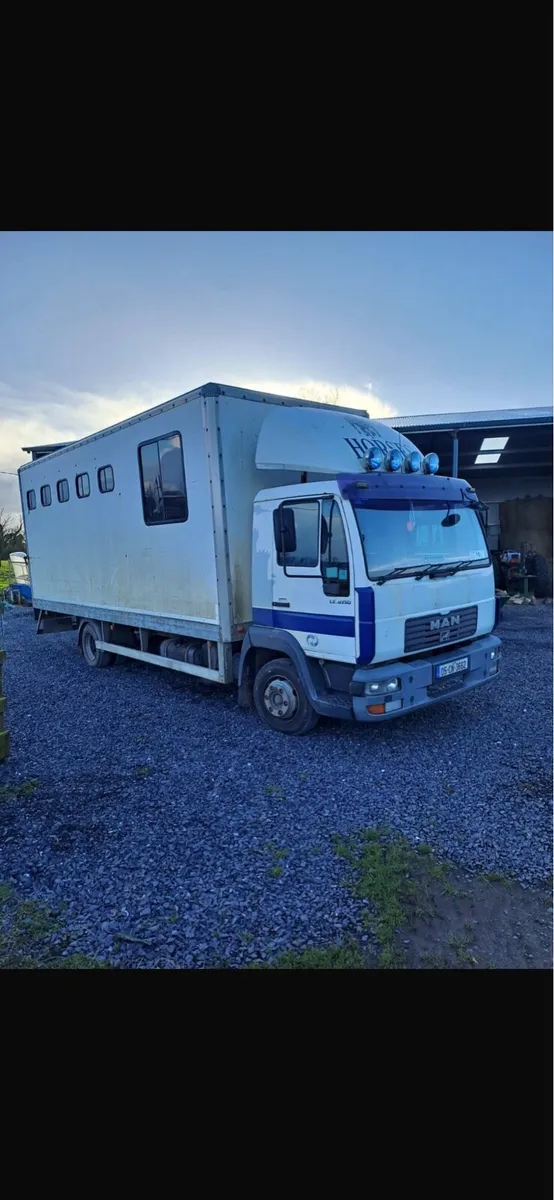 Horse lorry - Image 1
