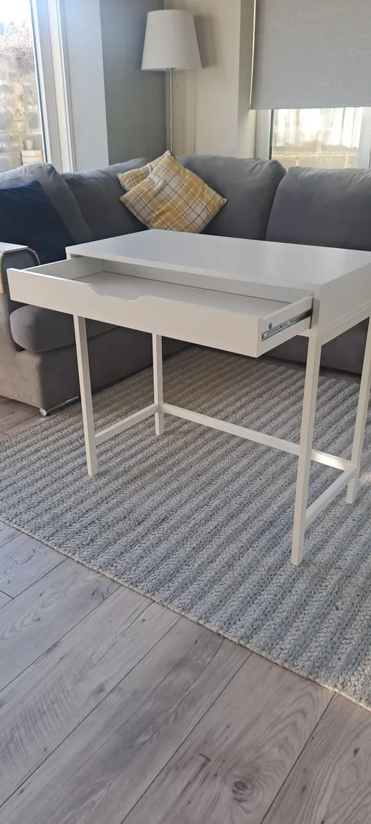 Desk - Image 3