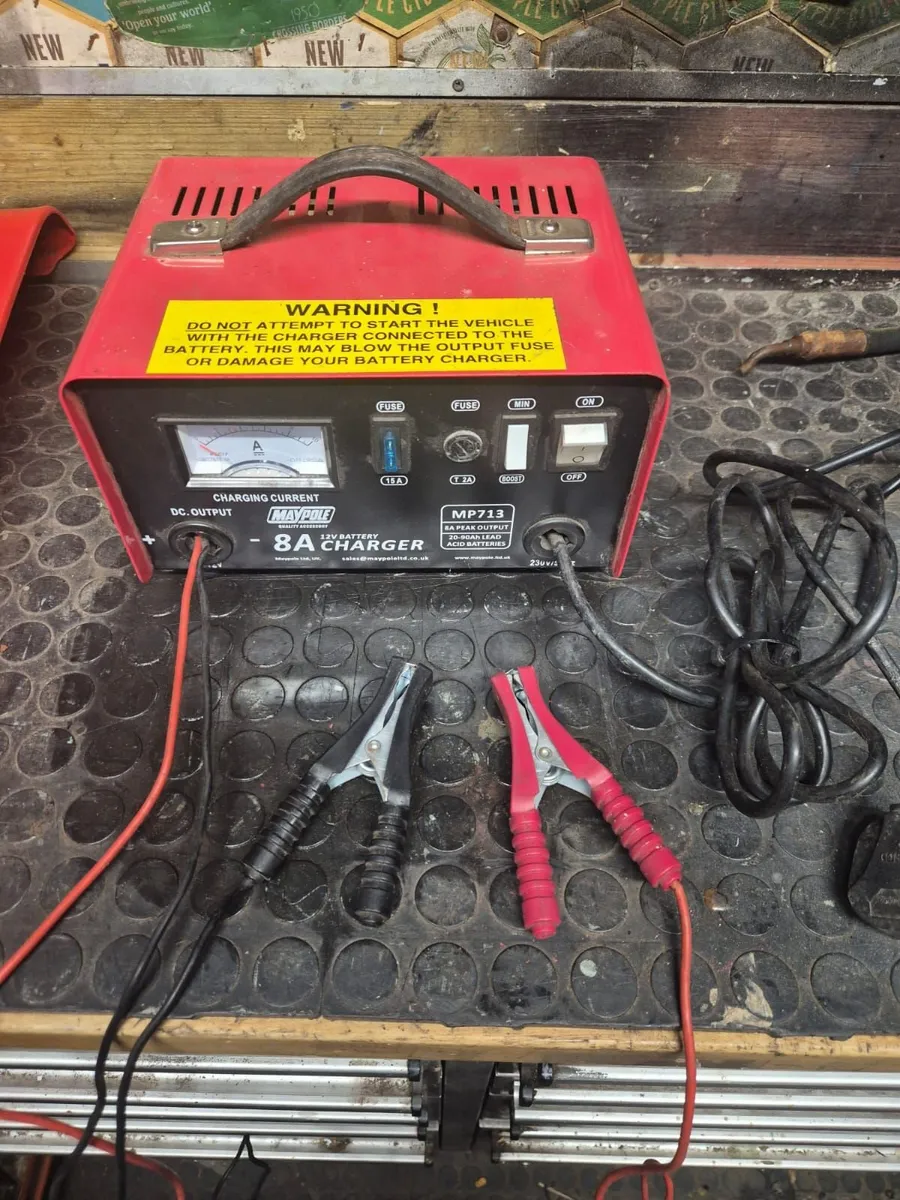 MP713 8A 12V Metal Cased Battery Charger - Image 1