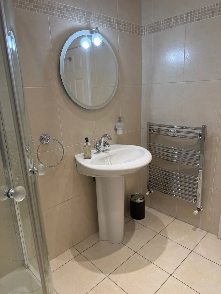 Complete bathroom - Image 2