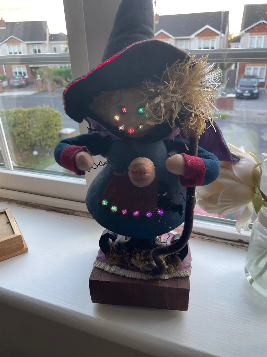 Halloween decorations - Image 1