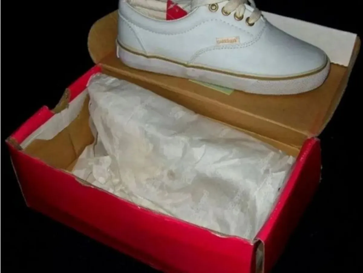 Vintage BNIB 'Golddigga' Shoes Size 2/34 - Image 2