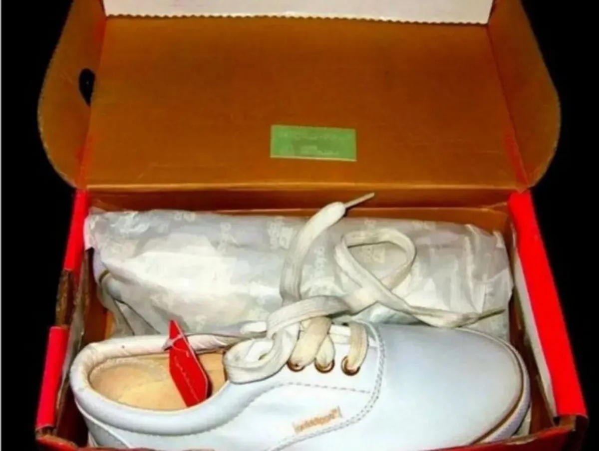 Vintage BNIB 'Golddigga' Shoes Size 2/34 - Image 1