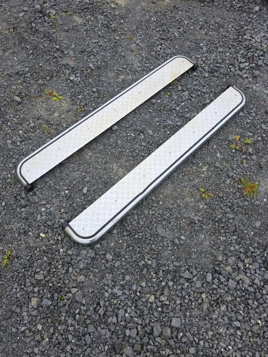 Side steps for a jeep - Image 1