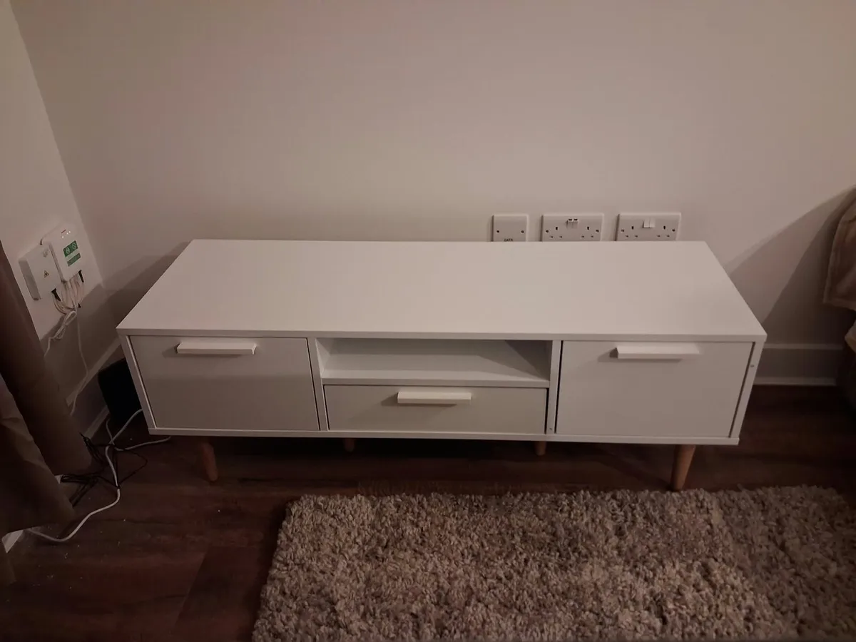 TV Unit - Image 1