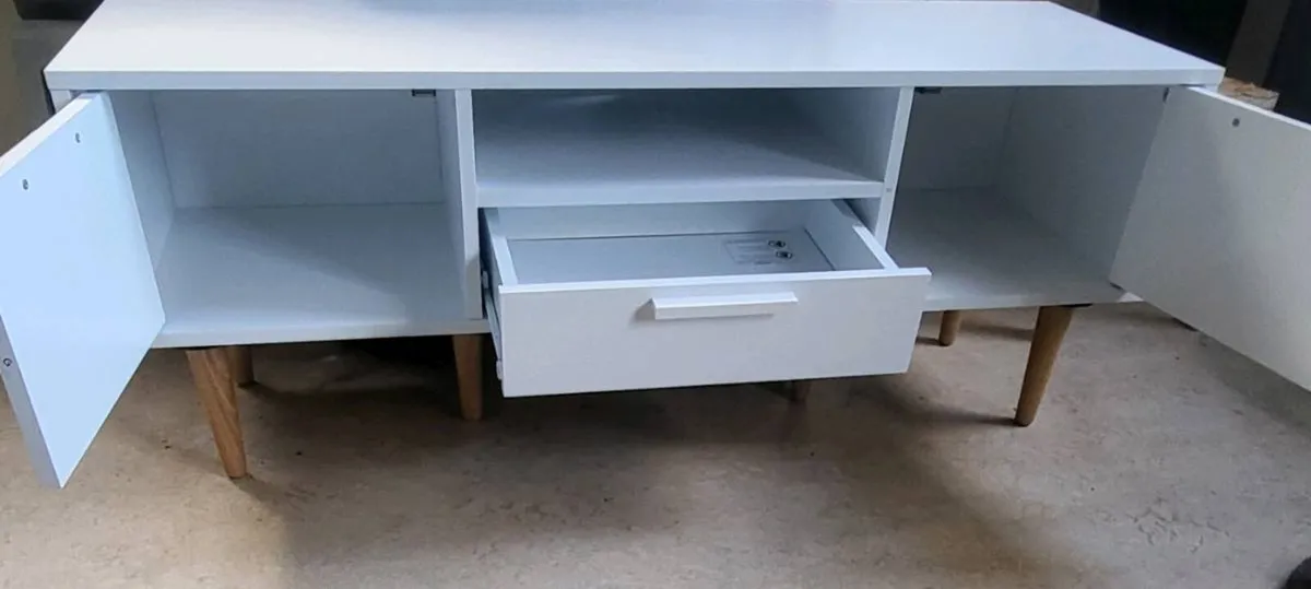 TV Unit - Image 2
