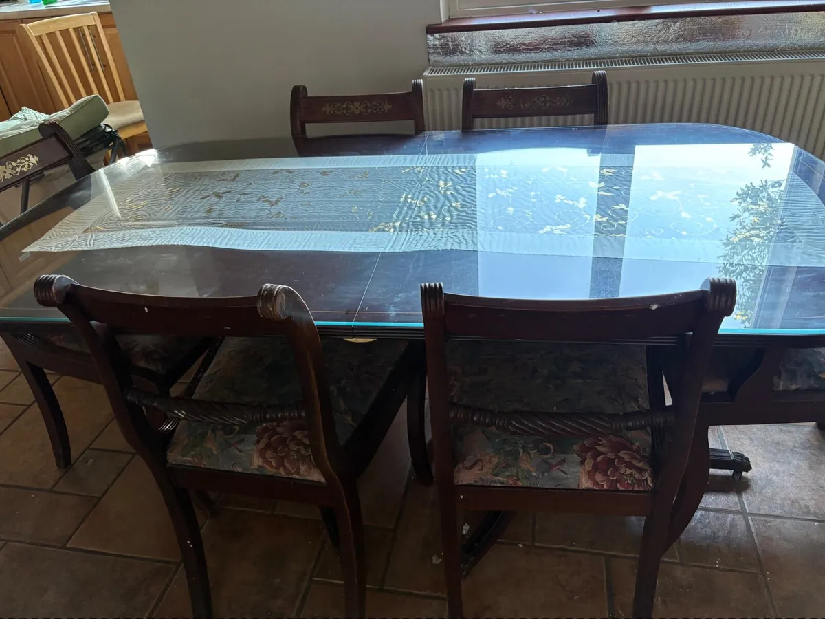 Mahogany table & 6 chairs - Image 1
