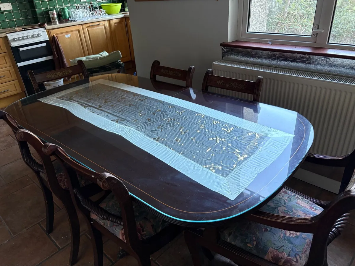 Mahogany table & 6 chairs - Image 3