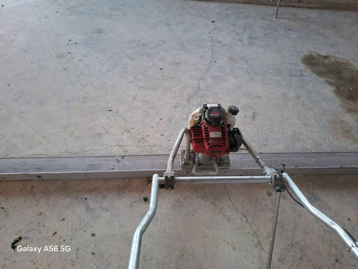 Petrol powerscreed - Image 1