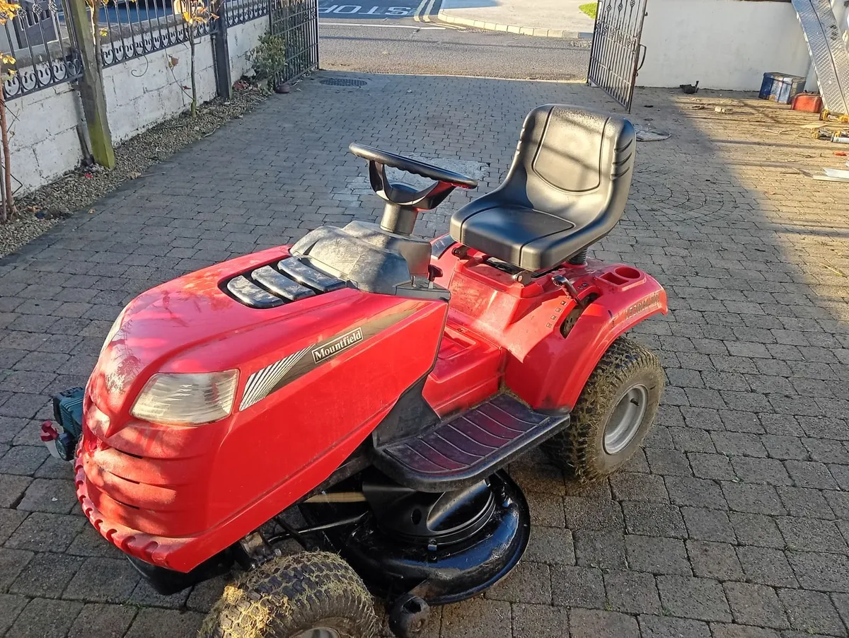 Mountfield ride on lawnmower - Image 1