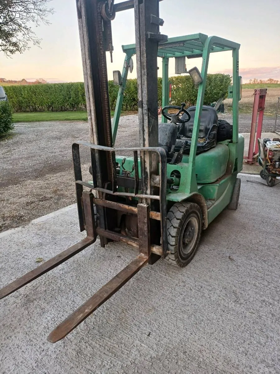 Fork lift - Image 1