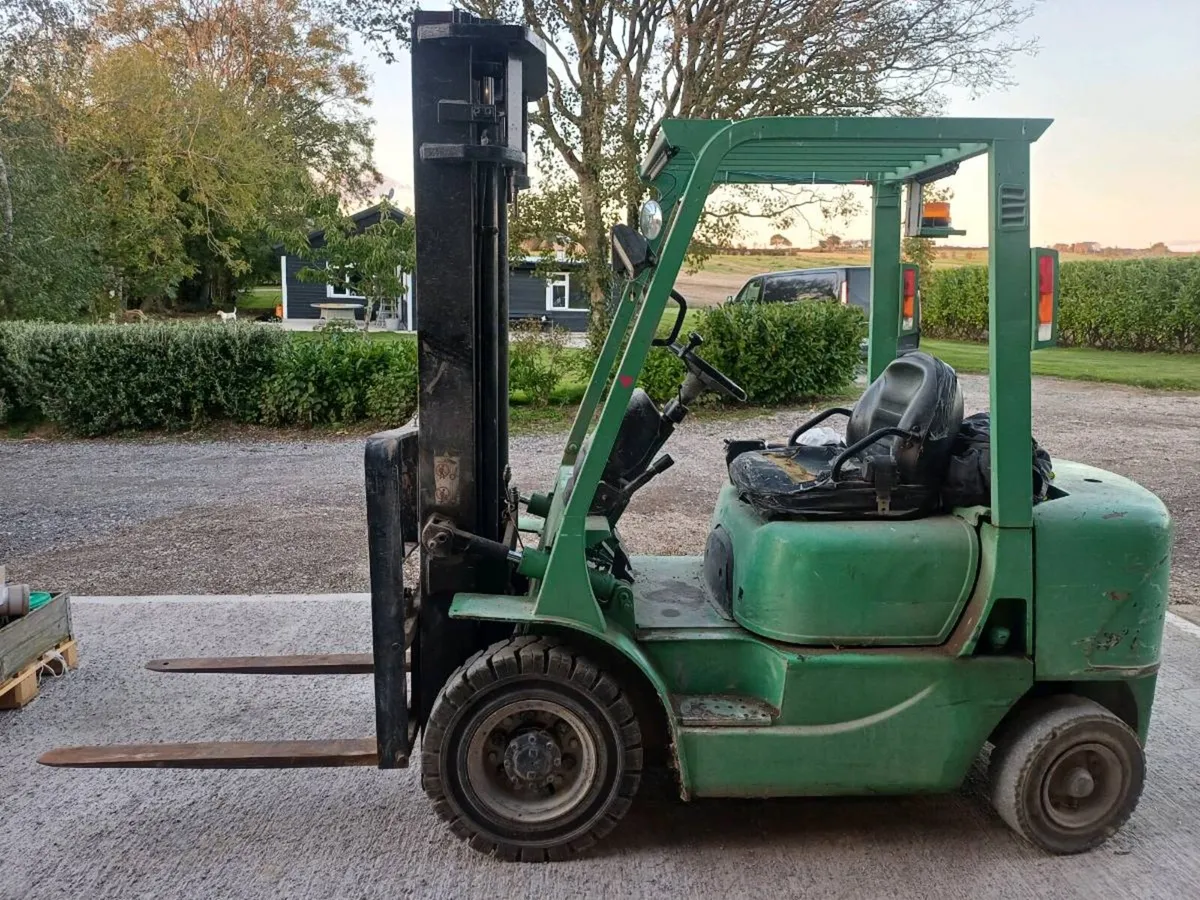 Fork lift - Image 2