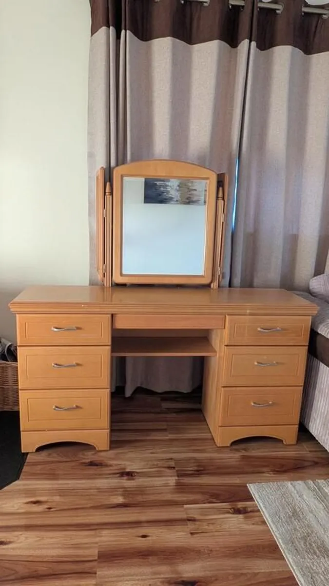 Wooden vanity unit with mirror and drawers - Image 3