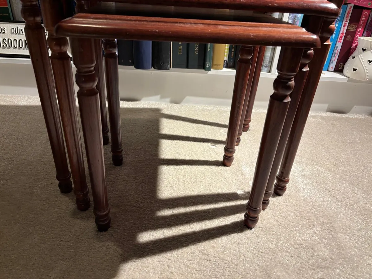 Traditional nest of tables - Image 3