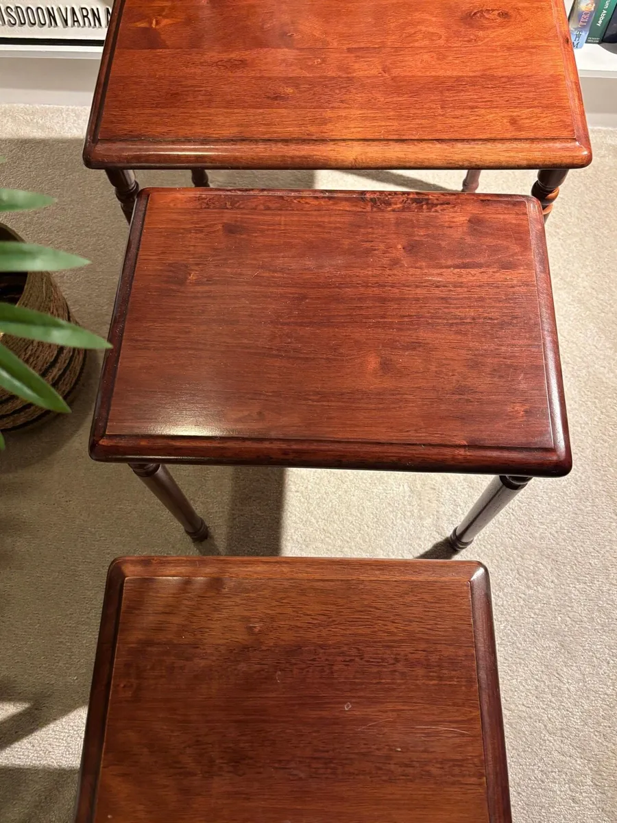 Traditional nest of tables - Image 4