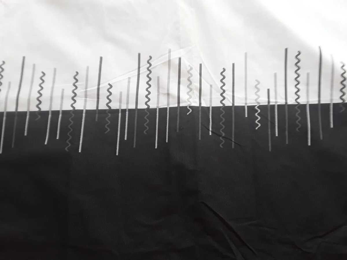 Lovely new drapes black and white in colour - Image 3