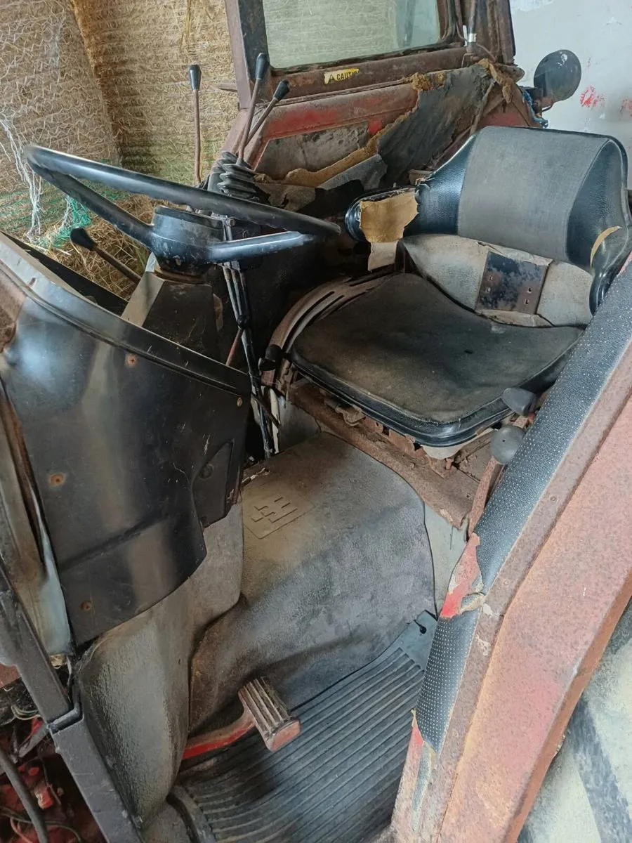 International tractor loader - Image 3