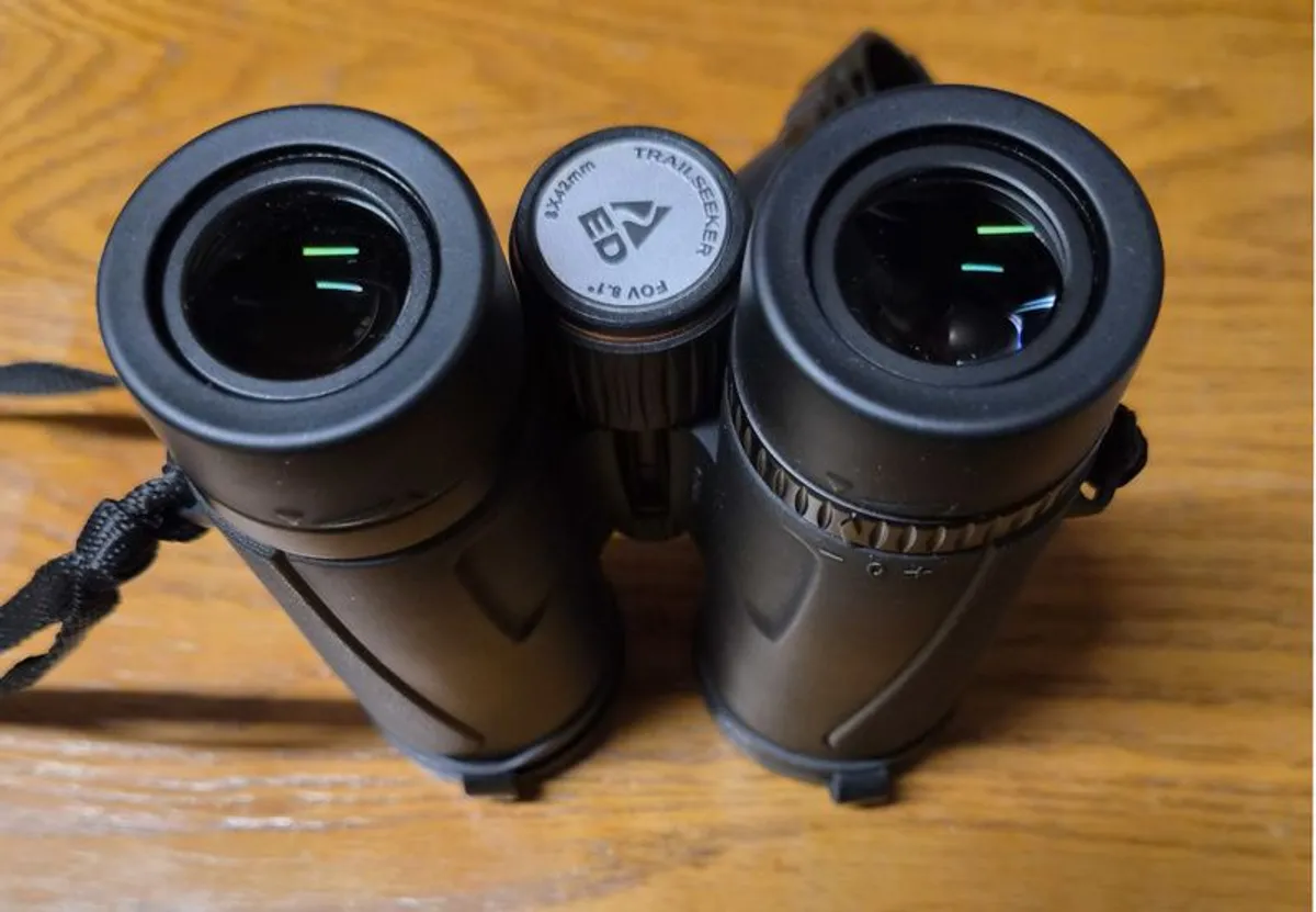 Celestron Binoculars Trailseeker ED  8x42 in very good condition - Image 2