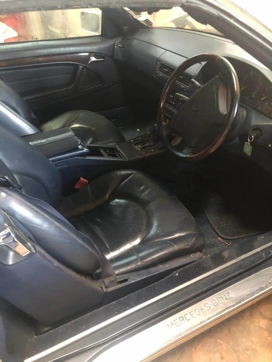 Mercedes SL SERIES CONVERTIBLE - Image 2