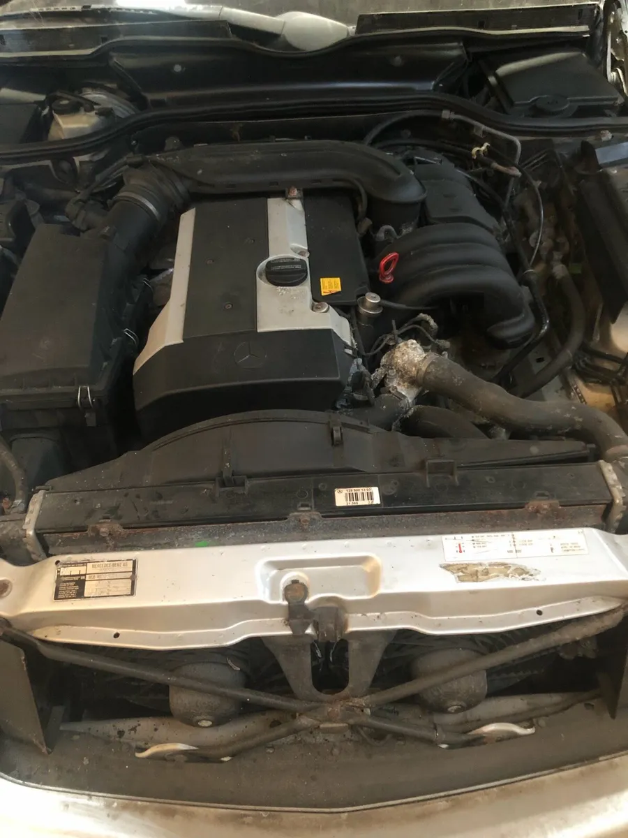 Mercedes SL SERIES CONVERTIBLE - Image 4