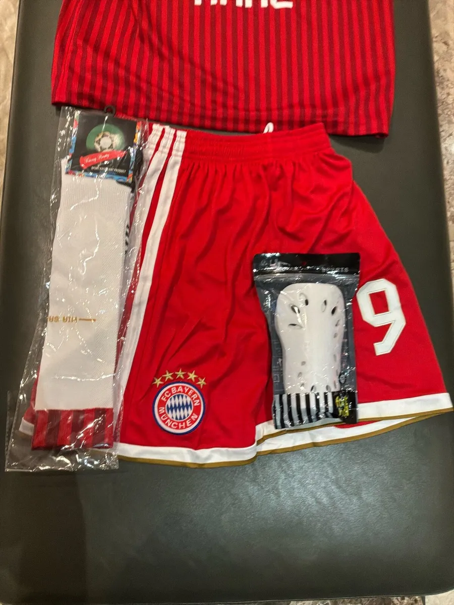 Bayern Munich Harry Kane Full Football Kit - Image 3