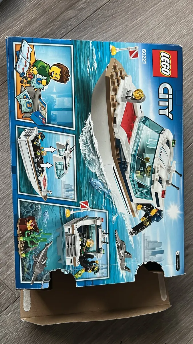 Limited edition Lego 60221 driving yacht - Image 1