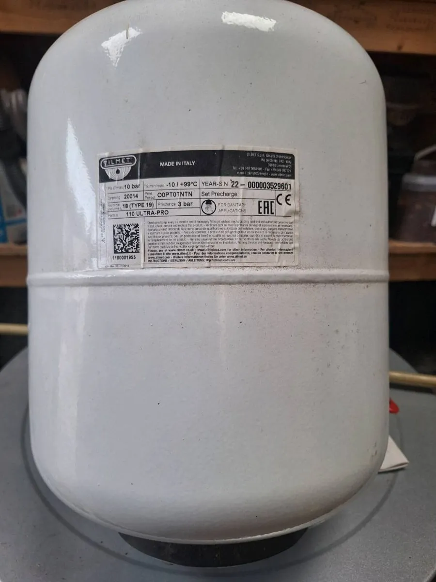 Hot water cylinder - Image 3