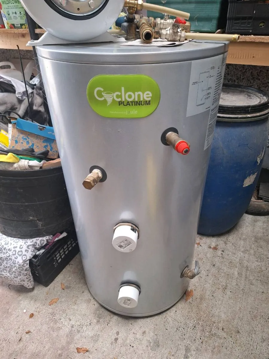 Hot water cylinder - Image 1