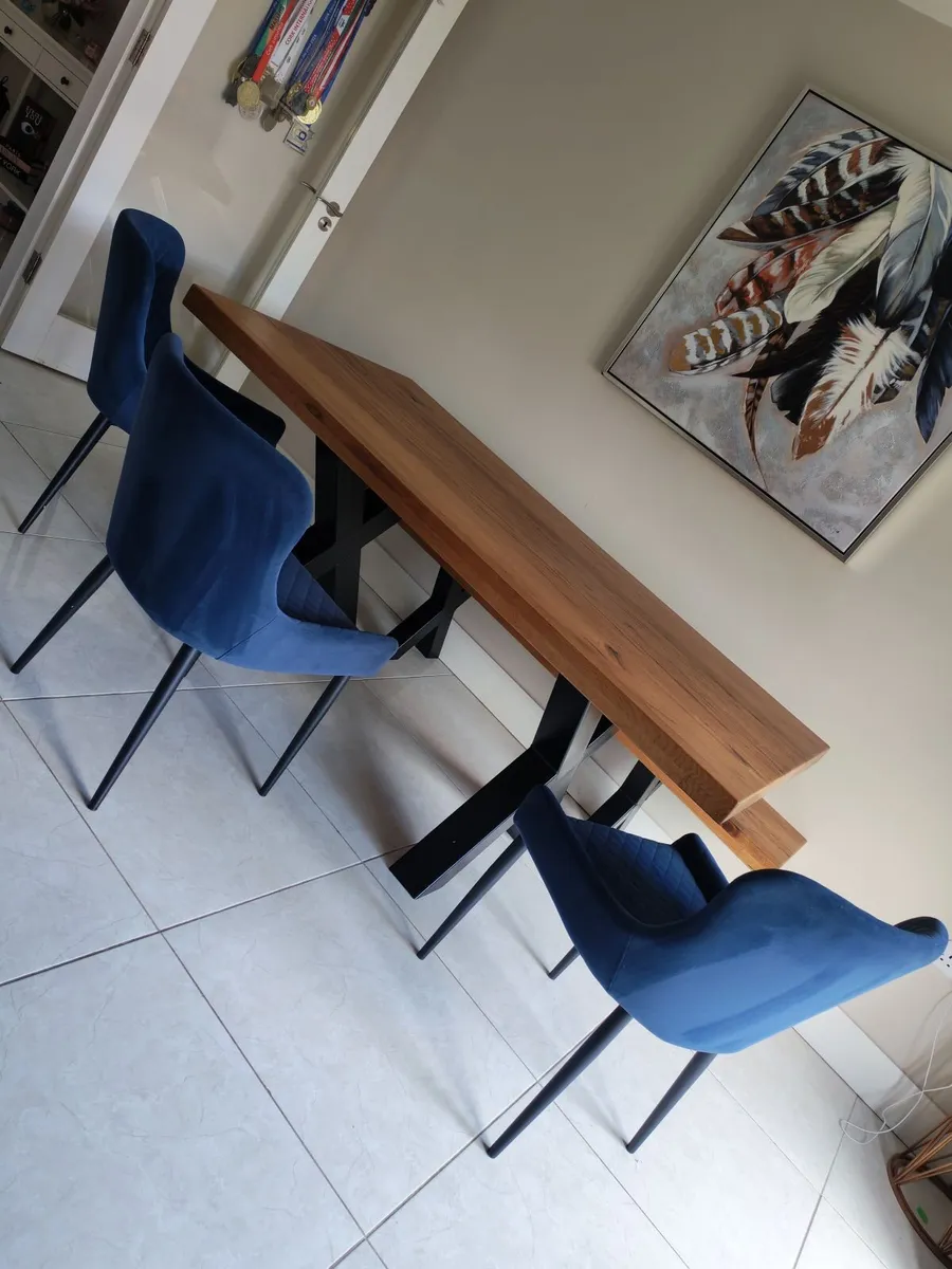 Kitchen table - Image 1