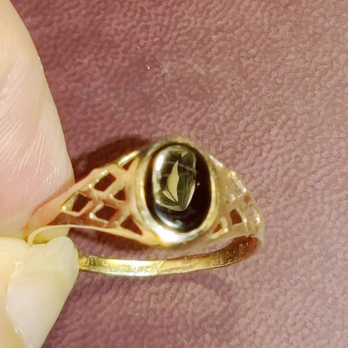 BLACK ONYX TRELLIS, 9CT Gold Vintage Signet Ring ! - Image 1