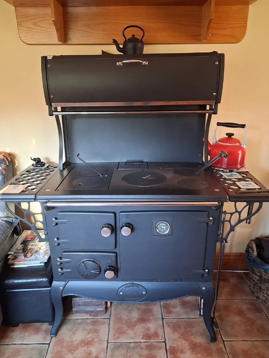 Solid fuel range