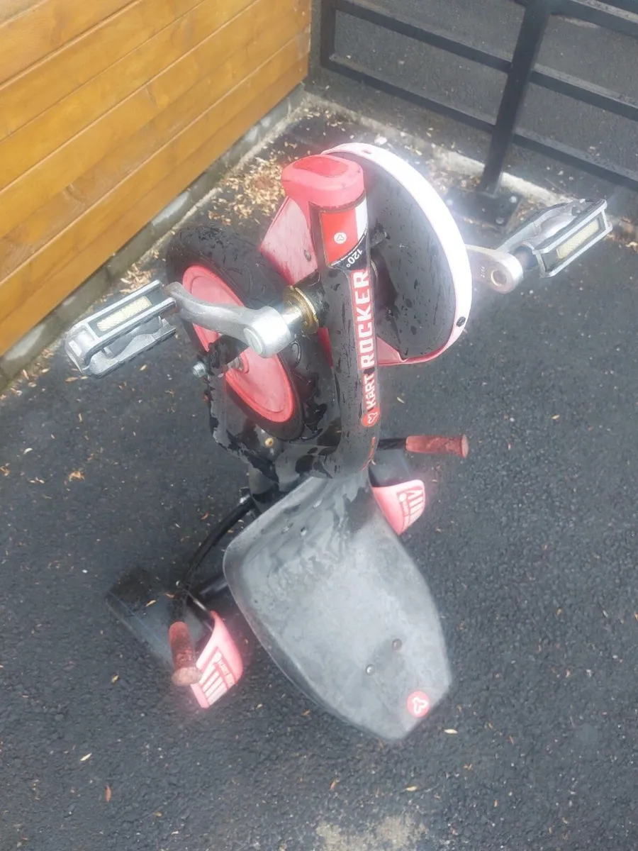 Kids Razor and trike - Image 1