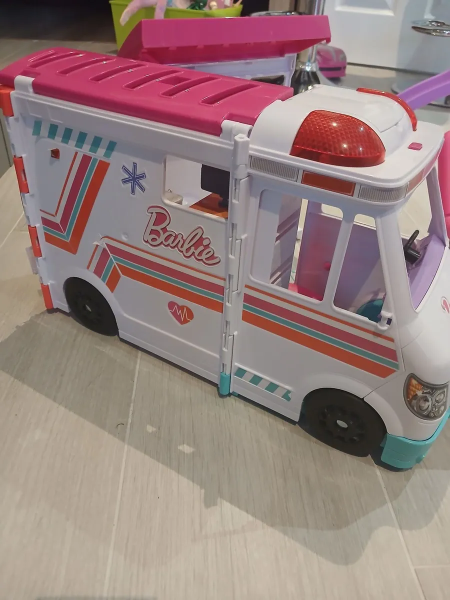 Barbie ambulance - Image 1
