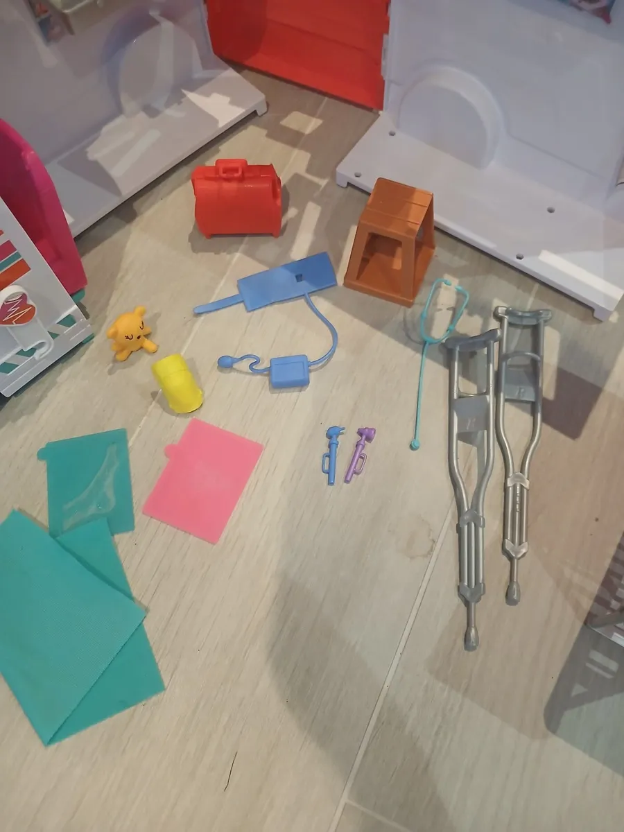 Barbie ambulance - Image 2