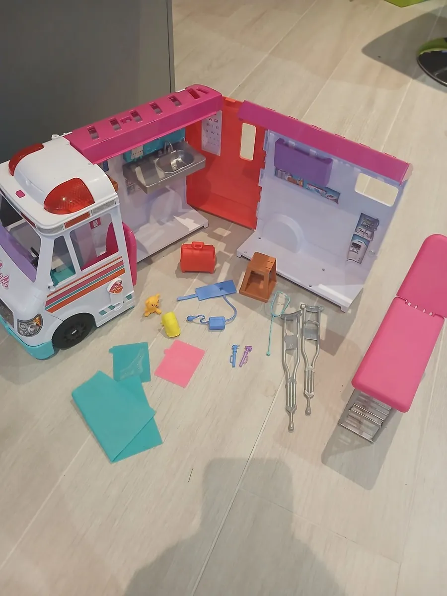 Barbie ambulance - Image 3