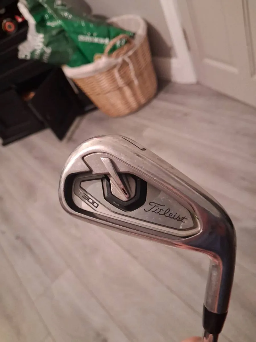 Titleist T300 golf irons - Image 1