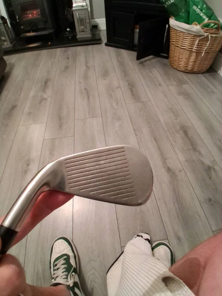 Titleist T300 golf irons - Image 2
