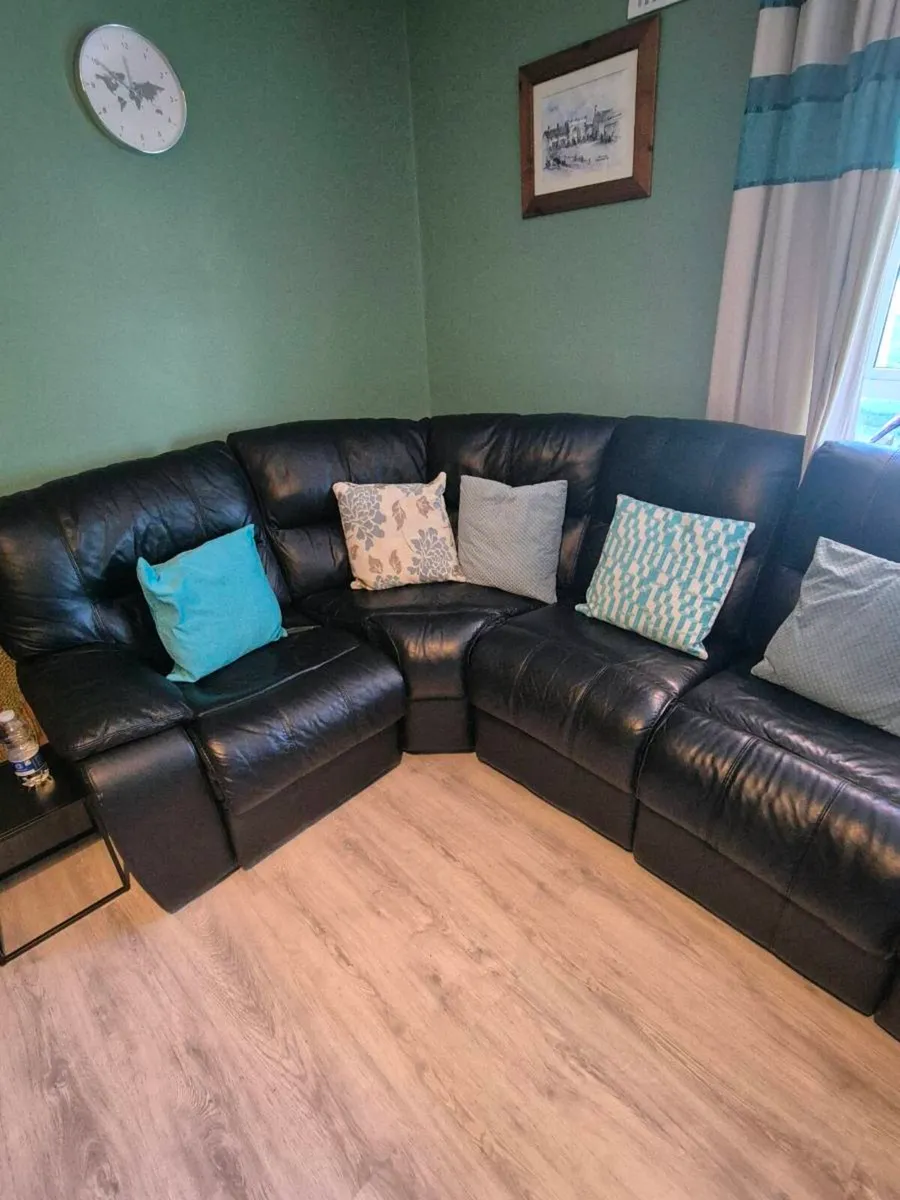 Leather recliner sofa (non electric) - Image 3