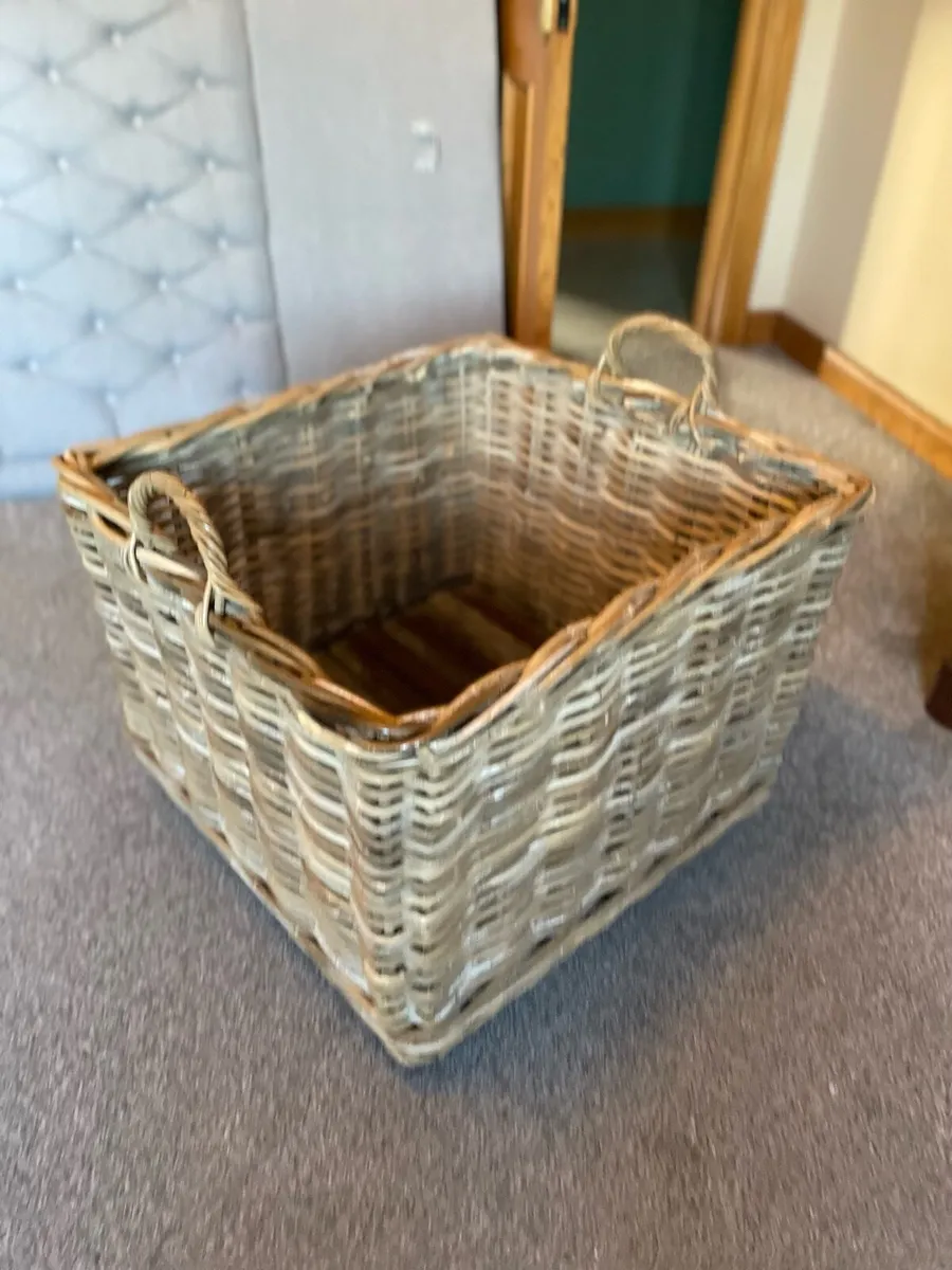 Wicker basket - Image 1