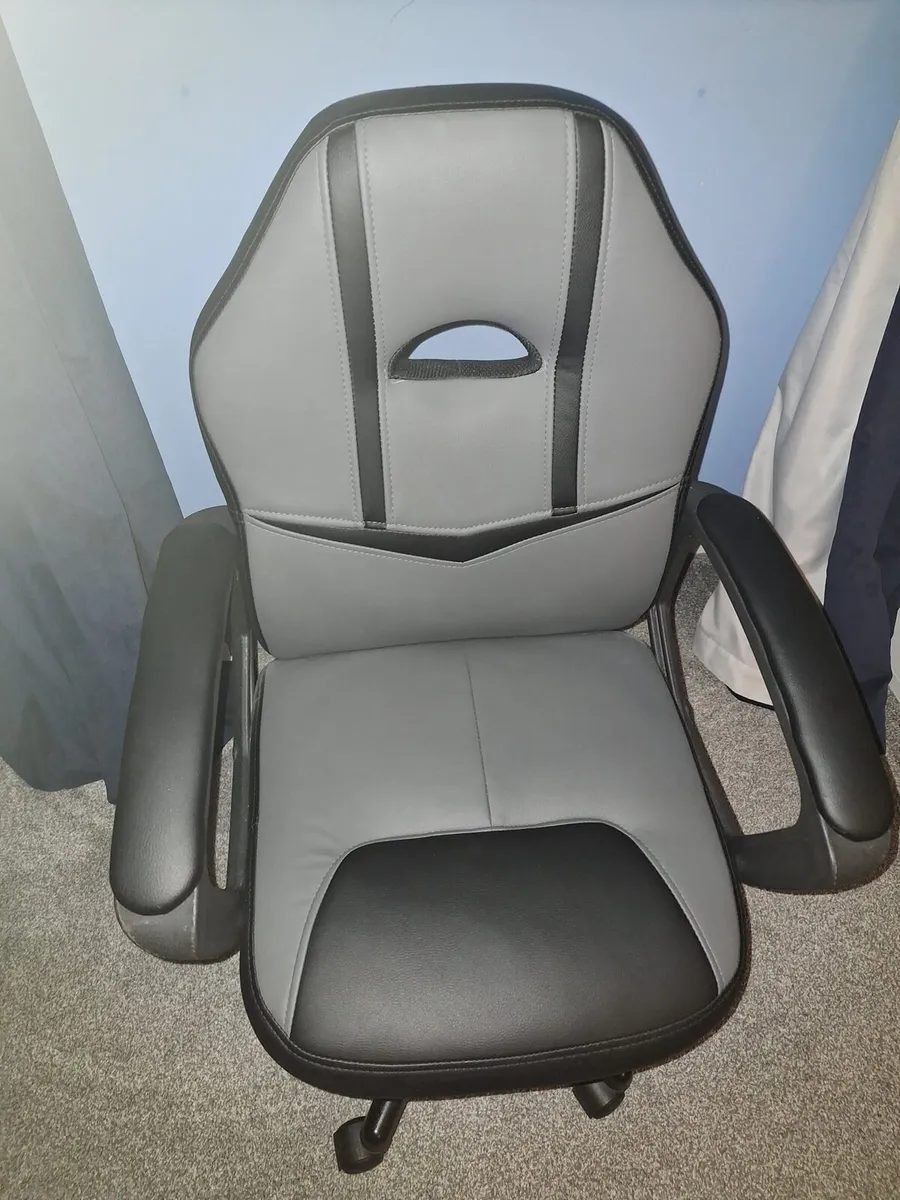 Gaming chair - Image 1