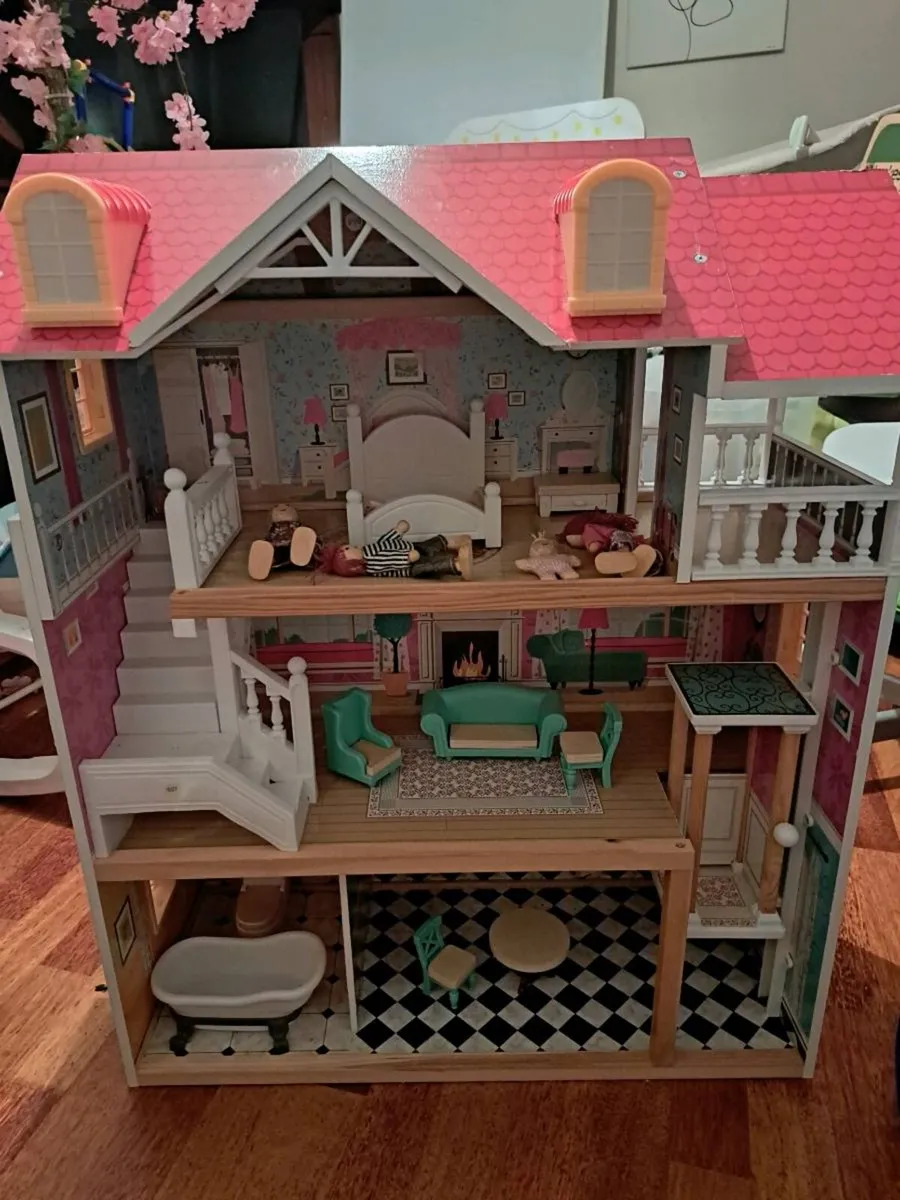 Dolls house - Image 1