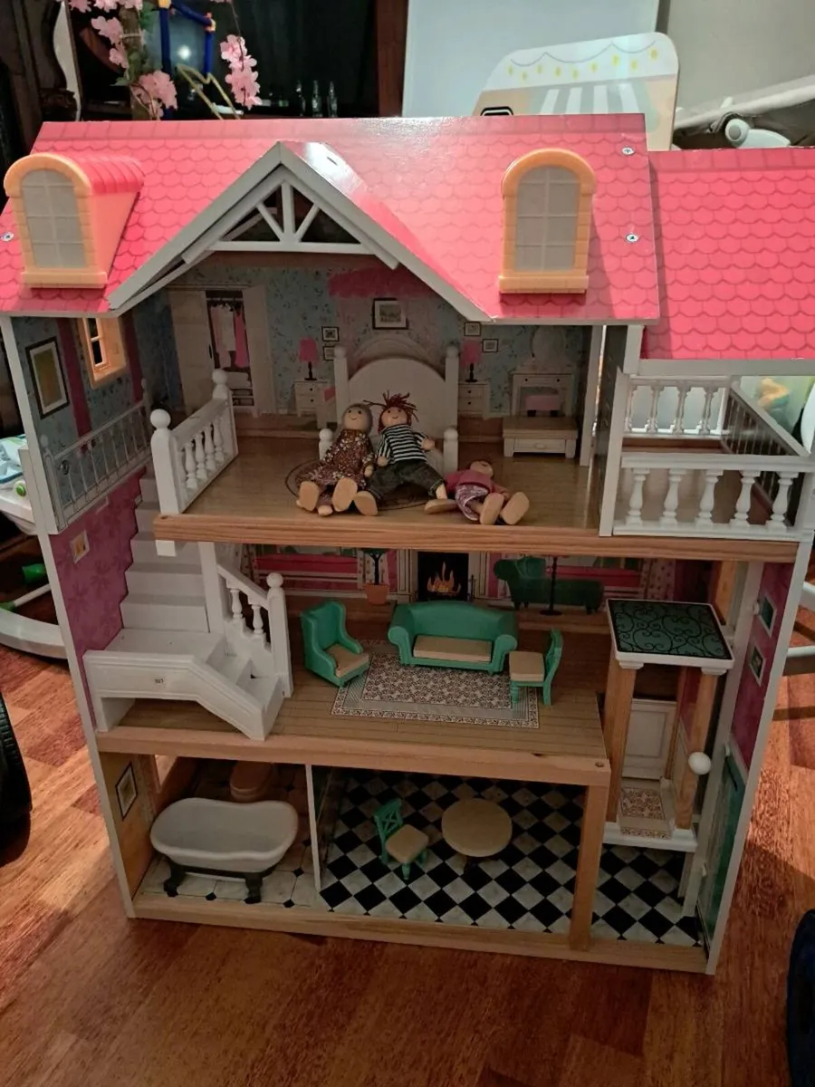 Dolls house - Image 3