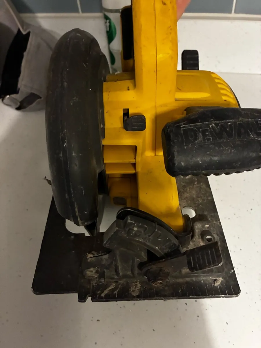 Dewalt Skillsaw - Image 3