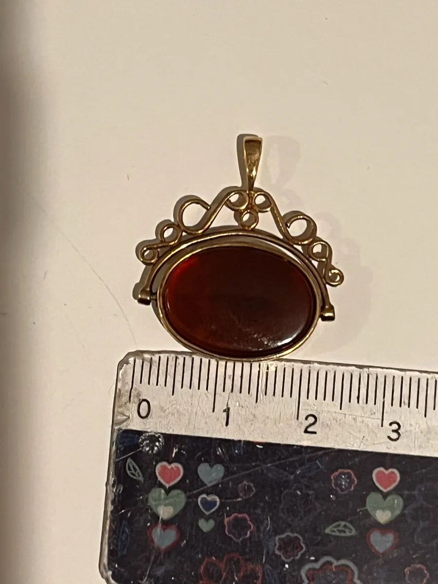 9k Gold pendant - Image 1