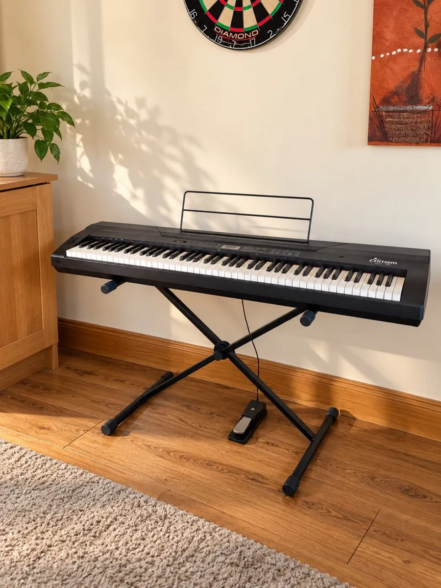 Piano Keyboard + Pedal + Stand (worth €350 new) - Image 1