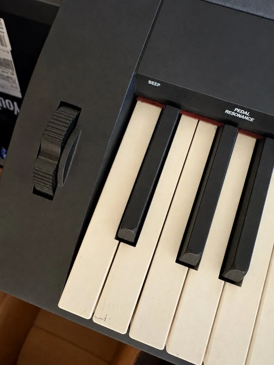 Piano Keyboard + Pedal + Stand (worth €350 new) - Image 4
