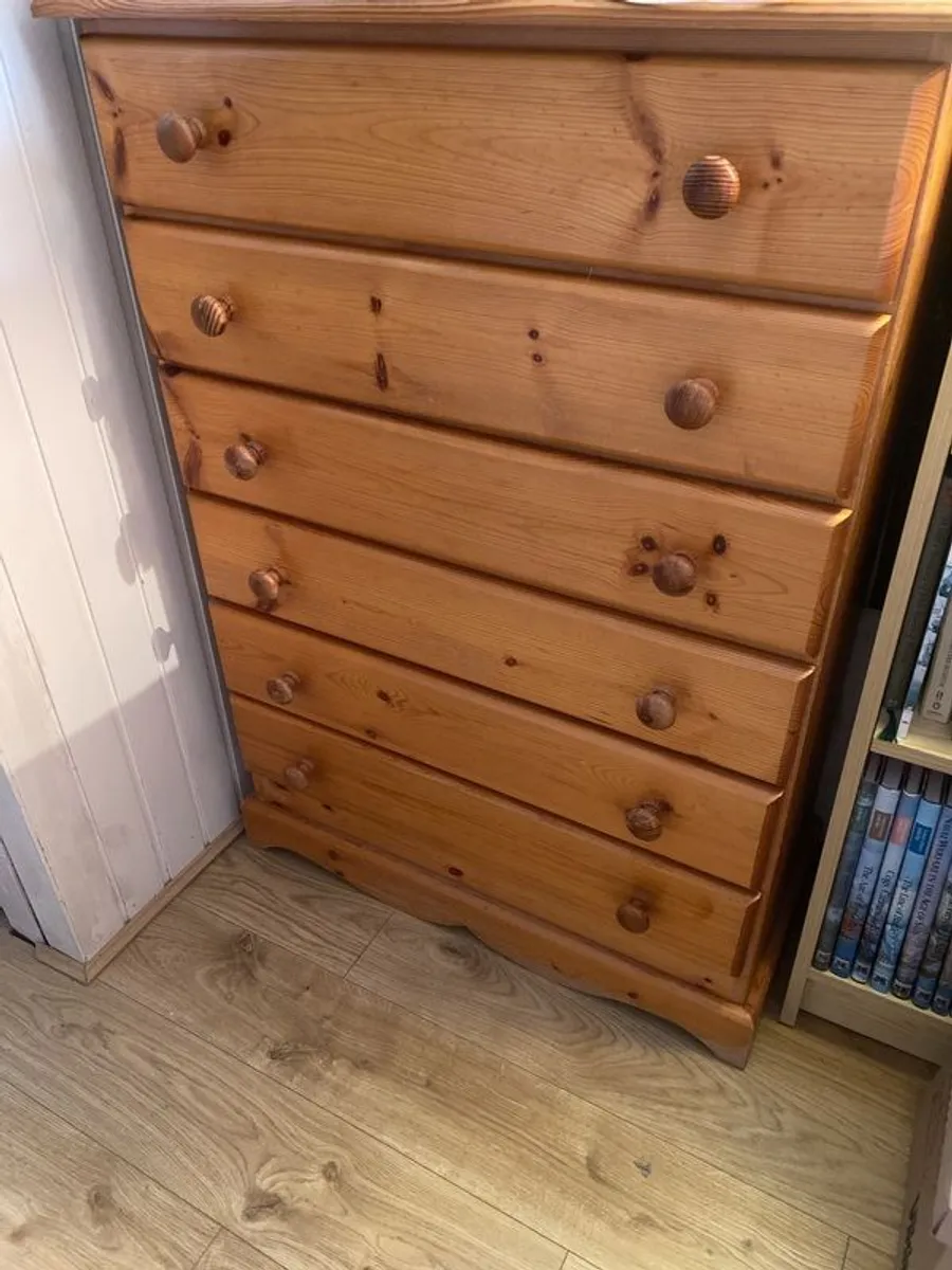 chest of drawers